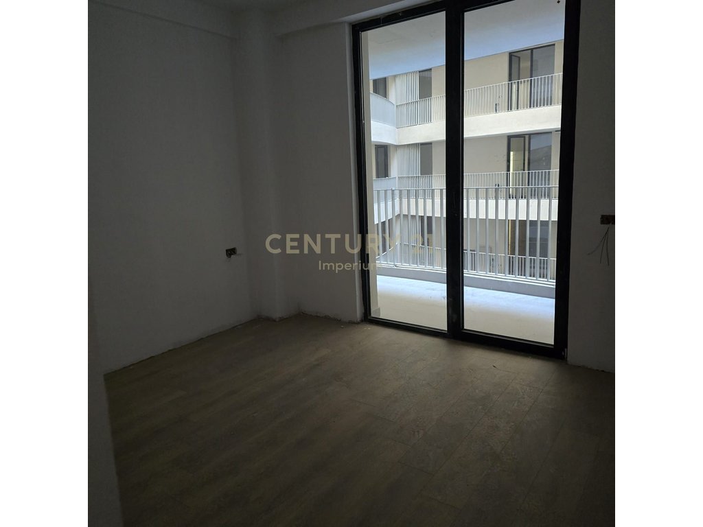 Apartament 2+1+2 me vend parkimi për qira – Ideal për zyra/ biznese të ndryshme