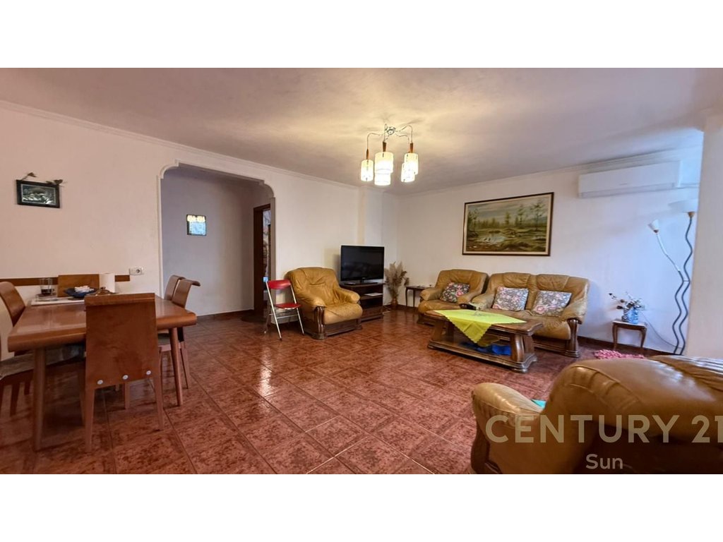 ZOGU I ZI, SHESIM APARTAMENT 2+1 !