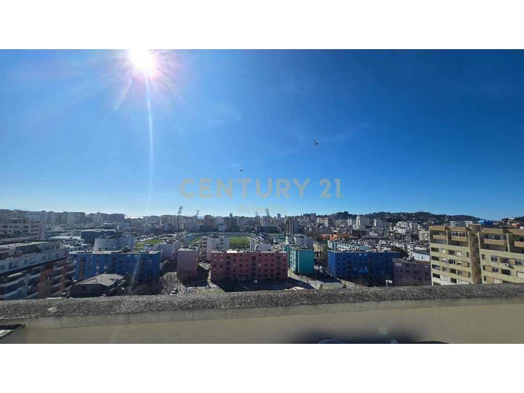 Apartament 2+1+2t në shitje Pranë Stadiumit, Durrës (Ish Fusha e Rërës)
