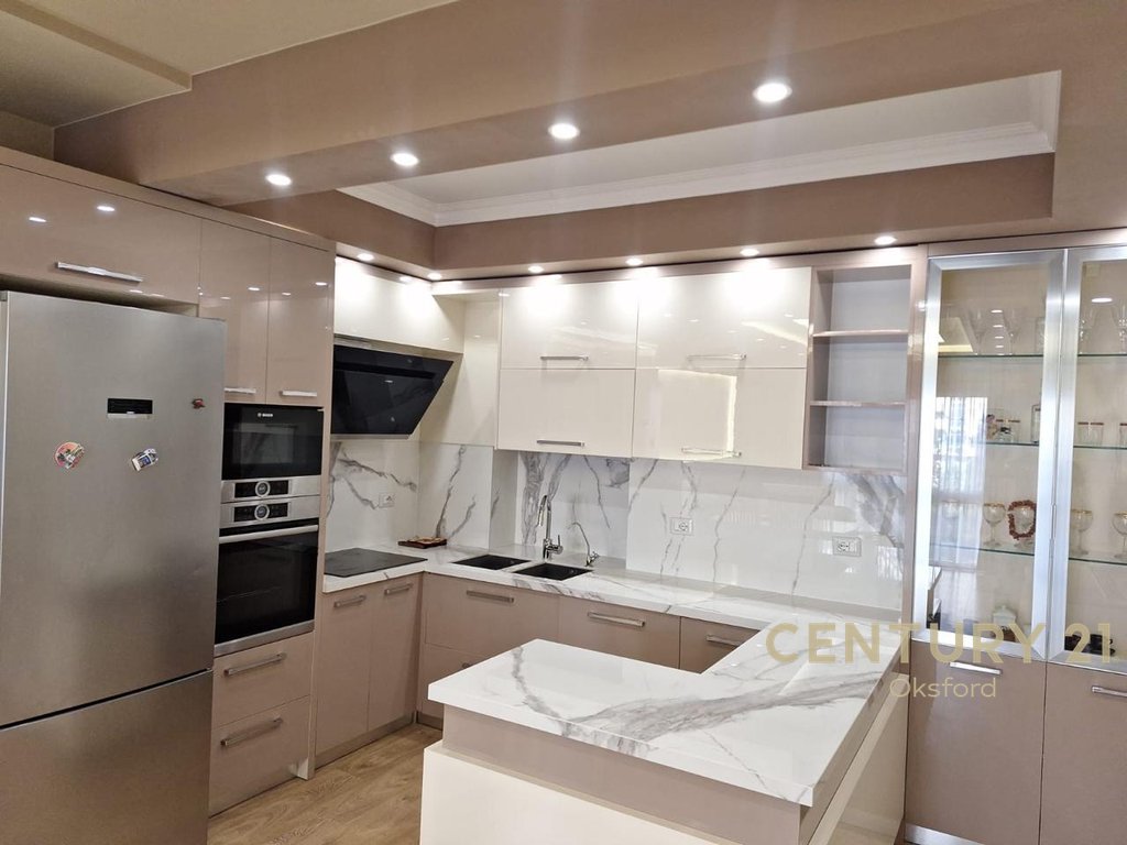 JEPET ME QIRA APARTAMENT 2+1+POST PARKIMI TEK "PAZARI I RI" !