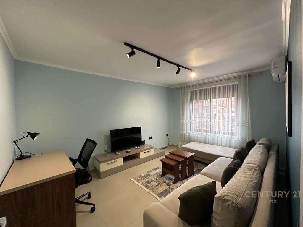 Apartament 1+1 me kuzhine te vecuar, pranë Lulishtes “1 Maji” – përballë Ish-Ekspozitës