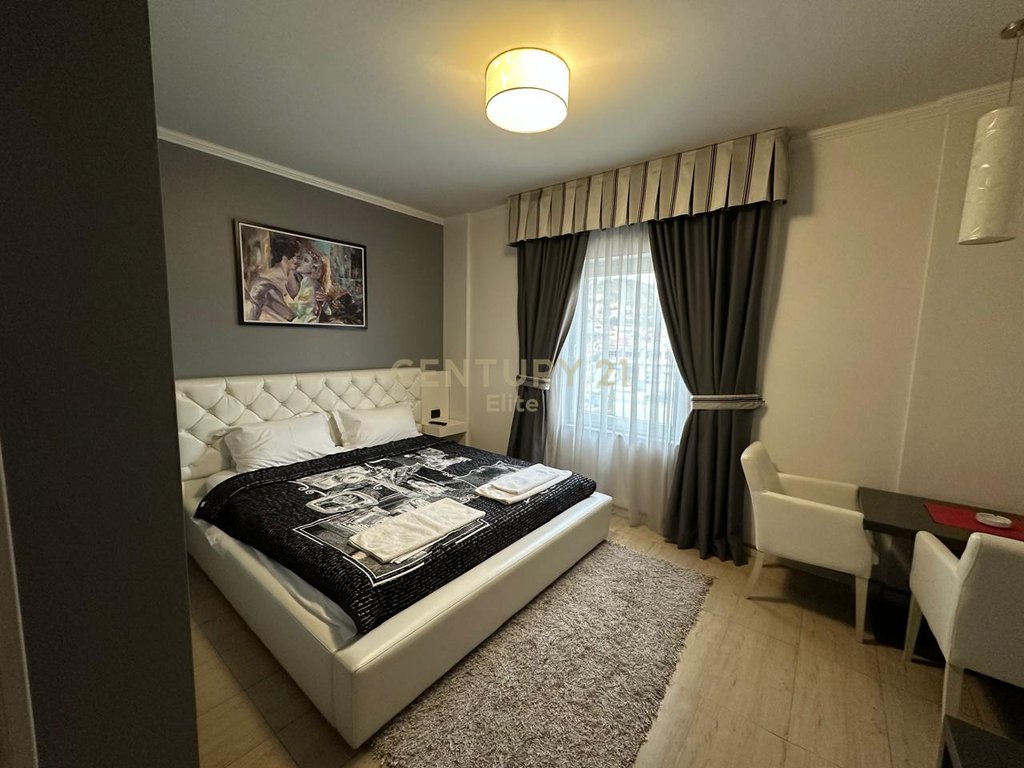 Hotel per shitje ne zonen e kombinatit