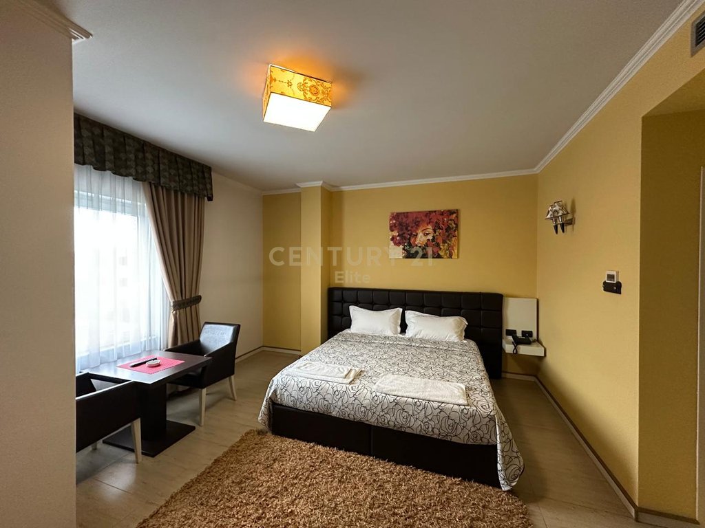 Hotel per shitje ne zonen e kombinatit