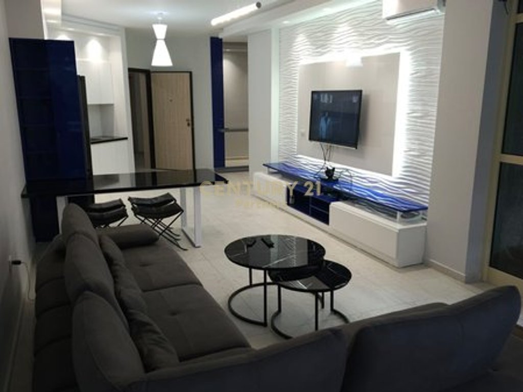 OKAZION SHITET APARTAMENT 2+1+2 & VERANDE NE VLORE-LUNGOMARE