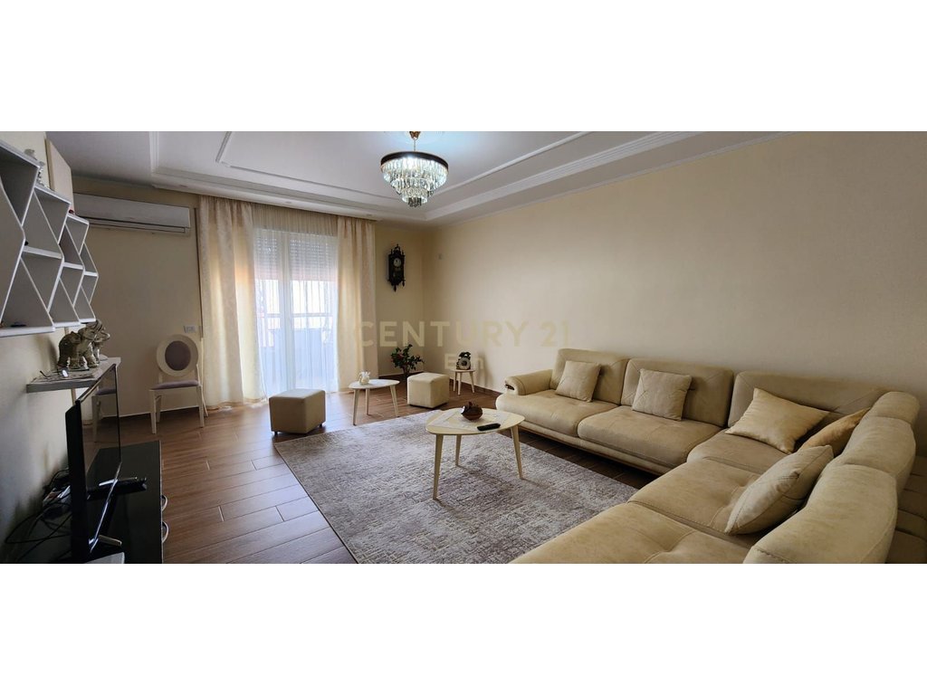 Shitet apartament 2+1 te Rruga e Re e Portit, Durres  !
