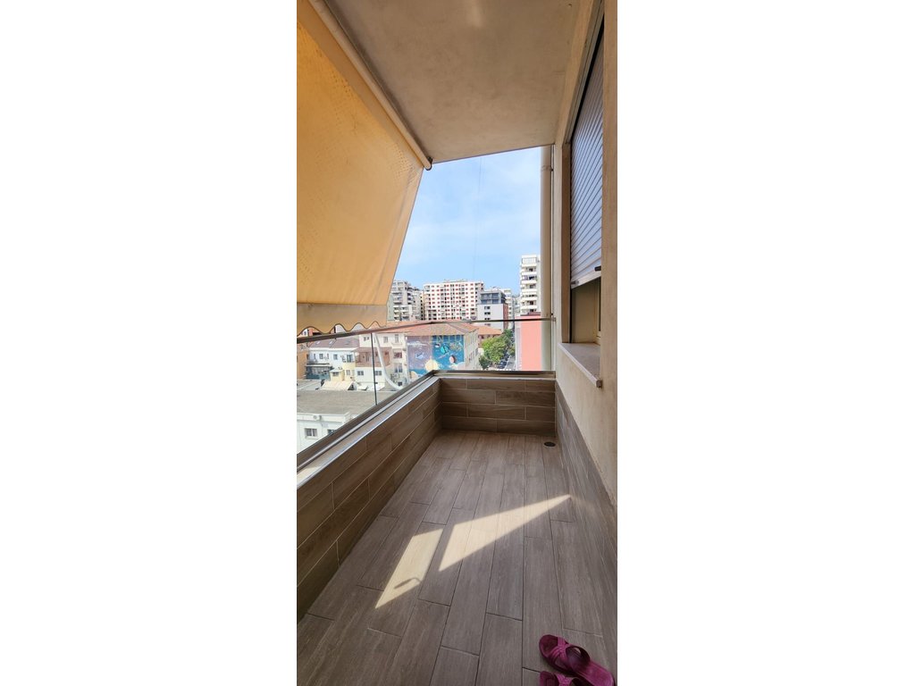 Shitet apartament 2+1 te Rruga e Re e Portit, Durres  !