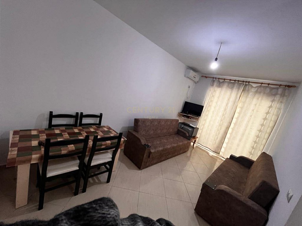 Shitet apartament në zemër të Shëngjinit – 70 metra nga deti
