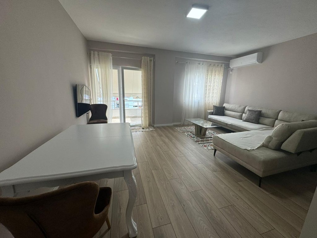 Apartament 2+1 Me Qira tek Fresku, Tiranë