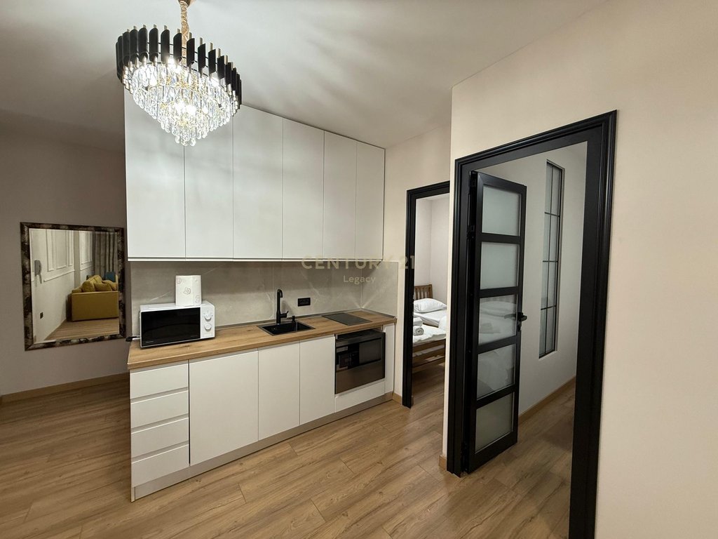 Jepet me Qira Apartament 2+1 në Rrugën e Kavajës-Tirane