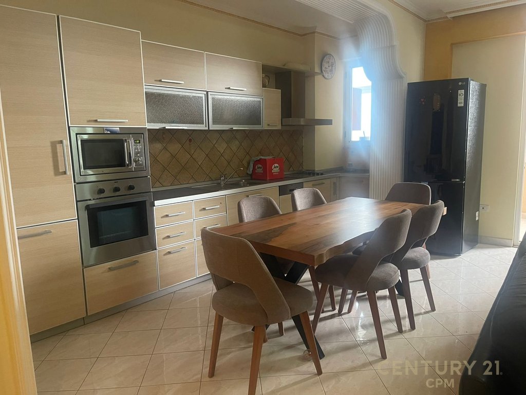 Apartament 3+1 Me Qira tek Ish stacioni i fundit i Tiranës së Re, Bulevardi Bajram Curri