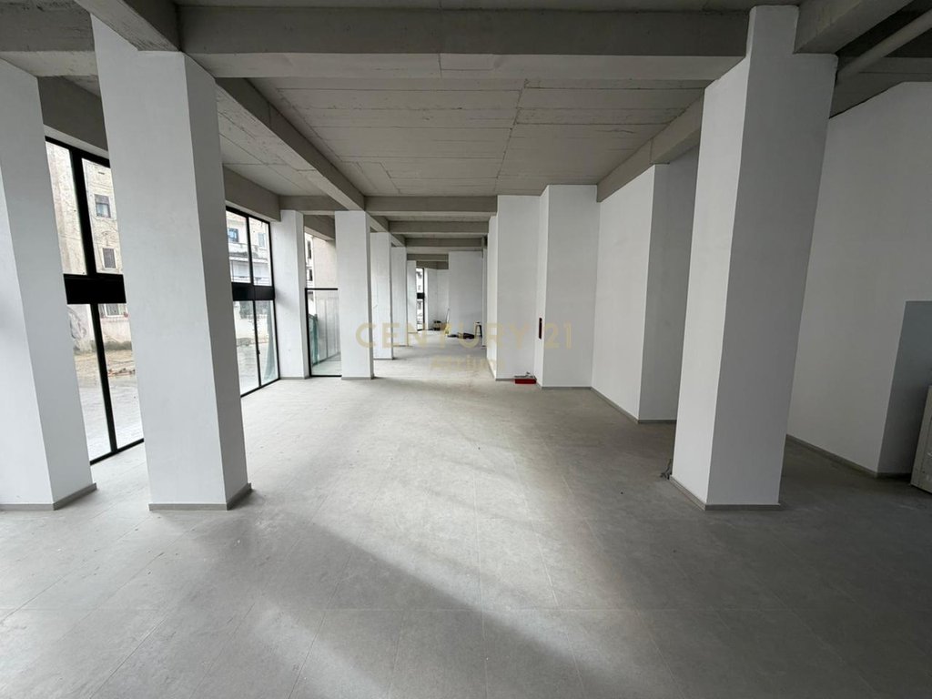 JEPET ME QERA AMBIENT KOMERCIAL 418 M2 PRANE SHKOLLES NIKET DARDANI !!