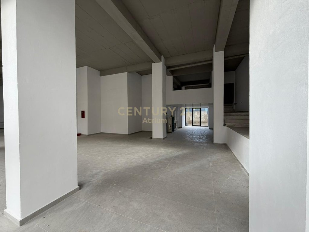 JEPET ME QERA AMBIENT KOMERCIAL 418 M2 PRANE SHKOLLES NIKET DARDANI !!