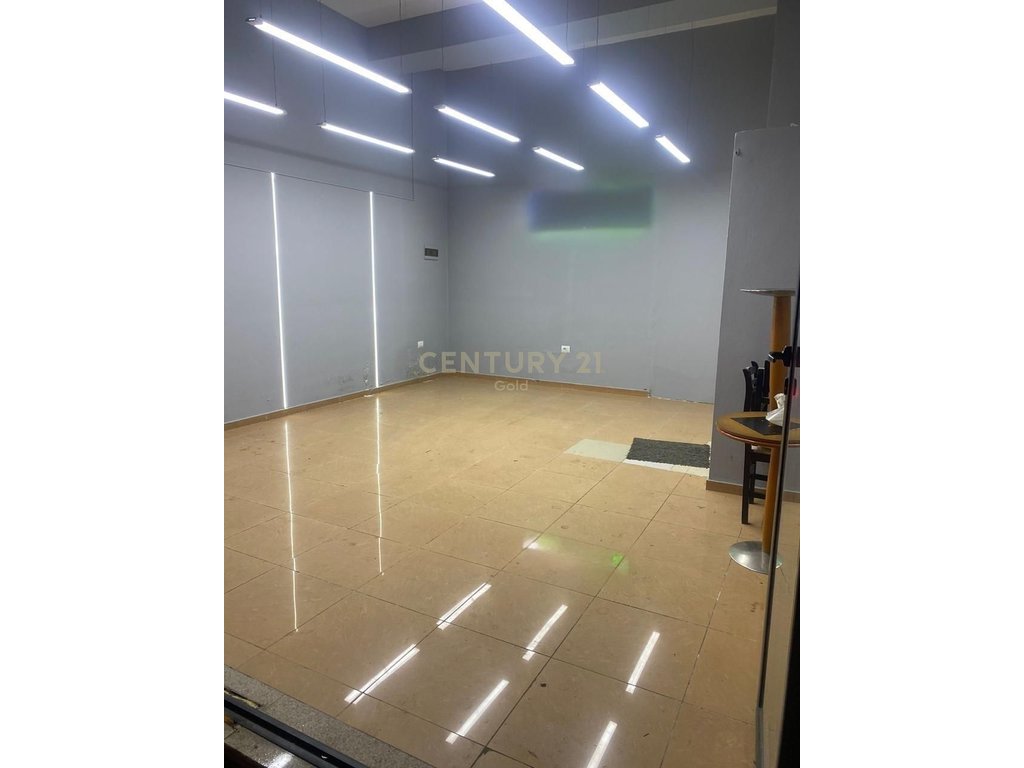 JEPET ME QERA AMBIENT KOMERCIAL TEK KOMPLEKSI HALILI!