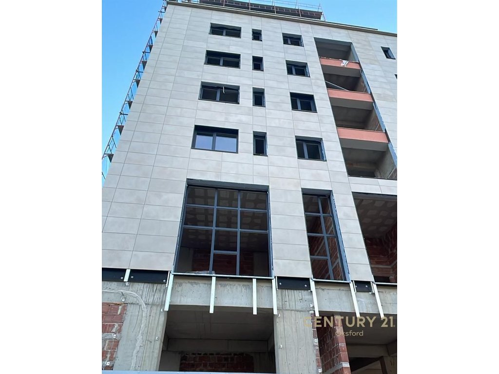 APARTAMENT DUPLEX PER SHITJE + DY POSTE PARKIMI