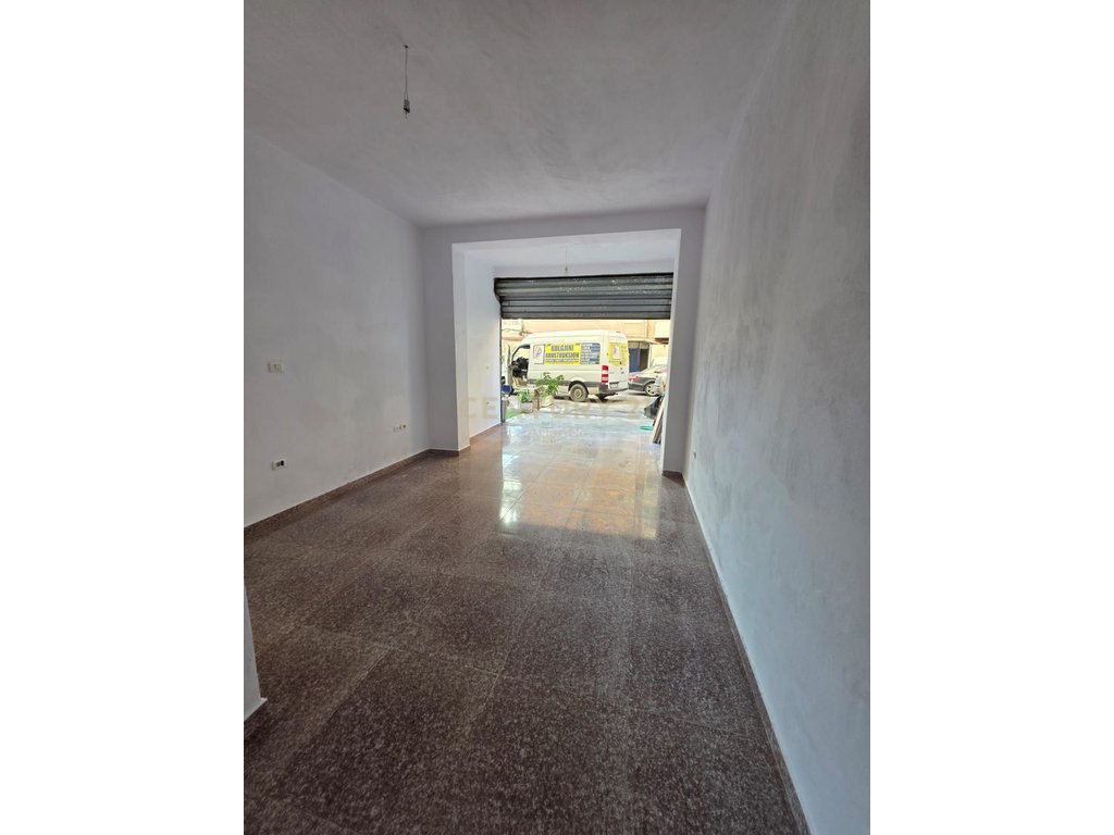 Ambient Komercial  Në Shitje në Plazh Iliria, Durrës