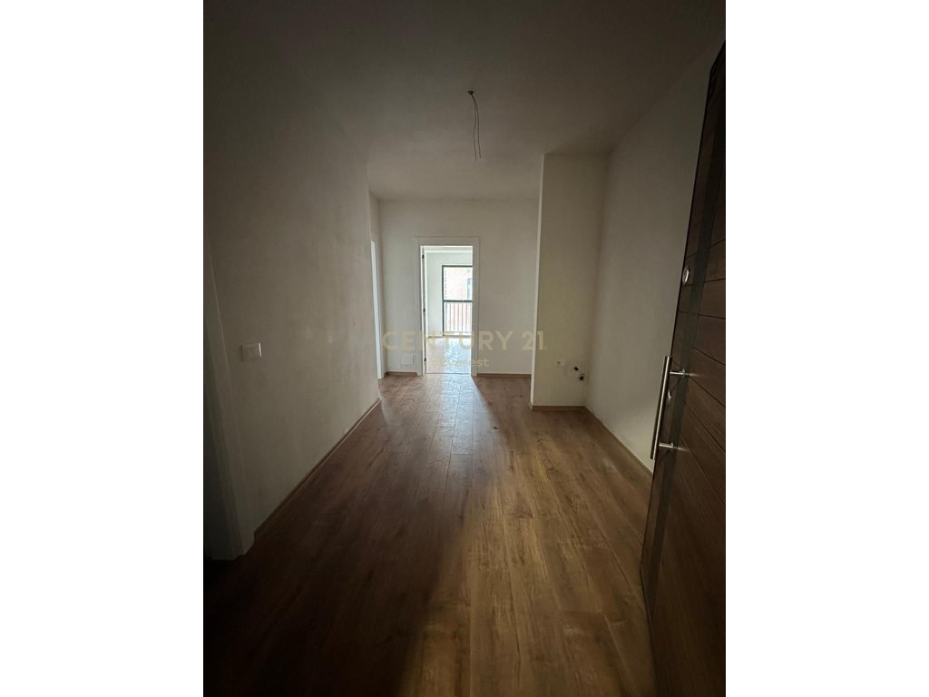 BULEVARDI I RI, APARTAMENT ME QIRA PER ZYRE
