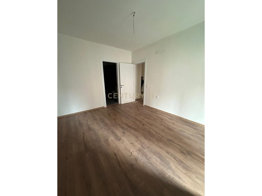 BULEVARDI I RI, APARTAMENT ME QIRA PER ZYRE