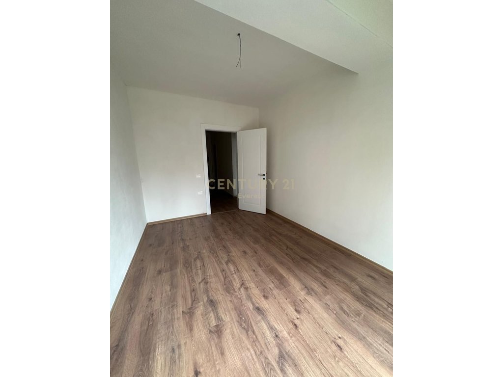 BULEVARDI I RI, APARTAMENT ME QIRA PER ZYRE