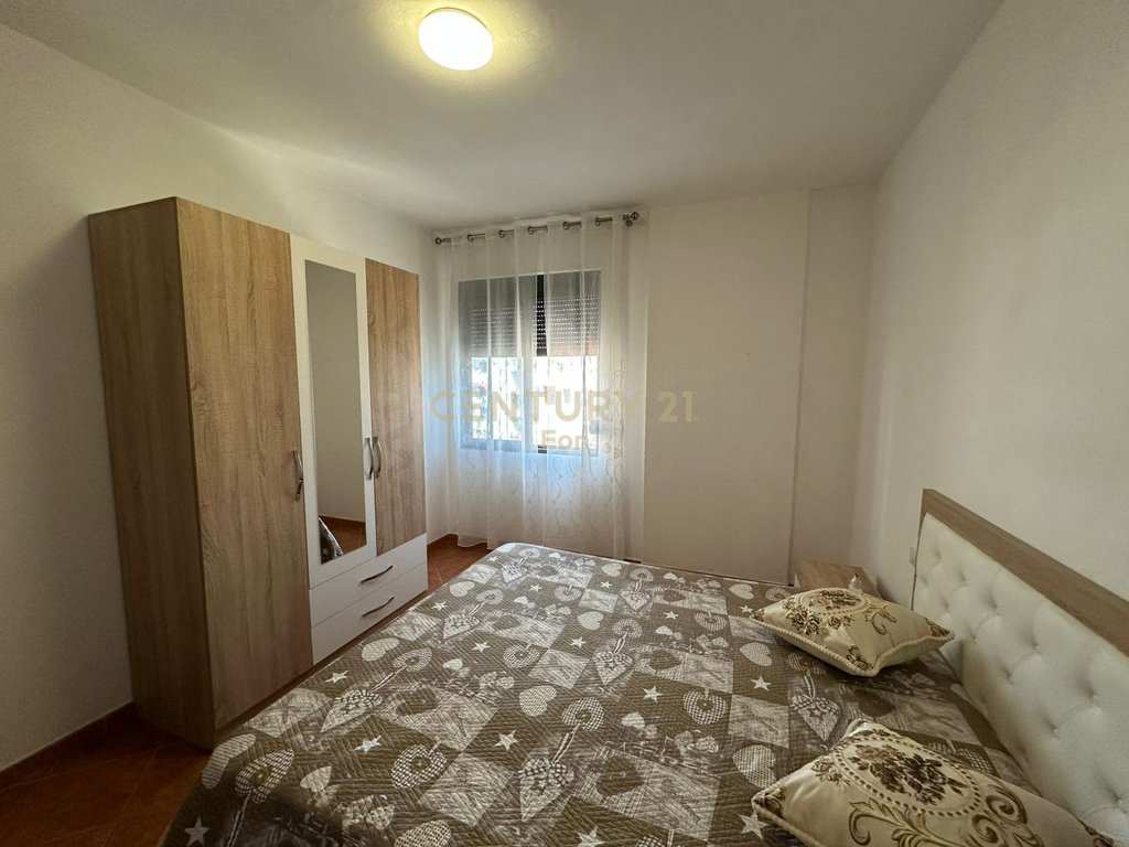 JEPET APARTAMENT 2+1+2 ME QIRA NE QENDER DURRES, PERBALL BLUE STAR !