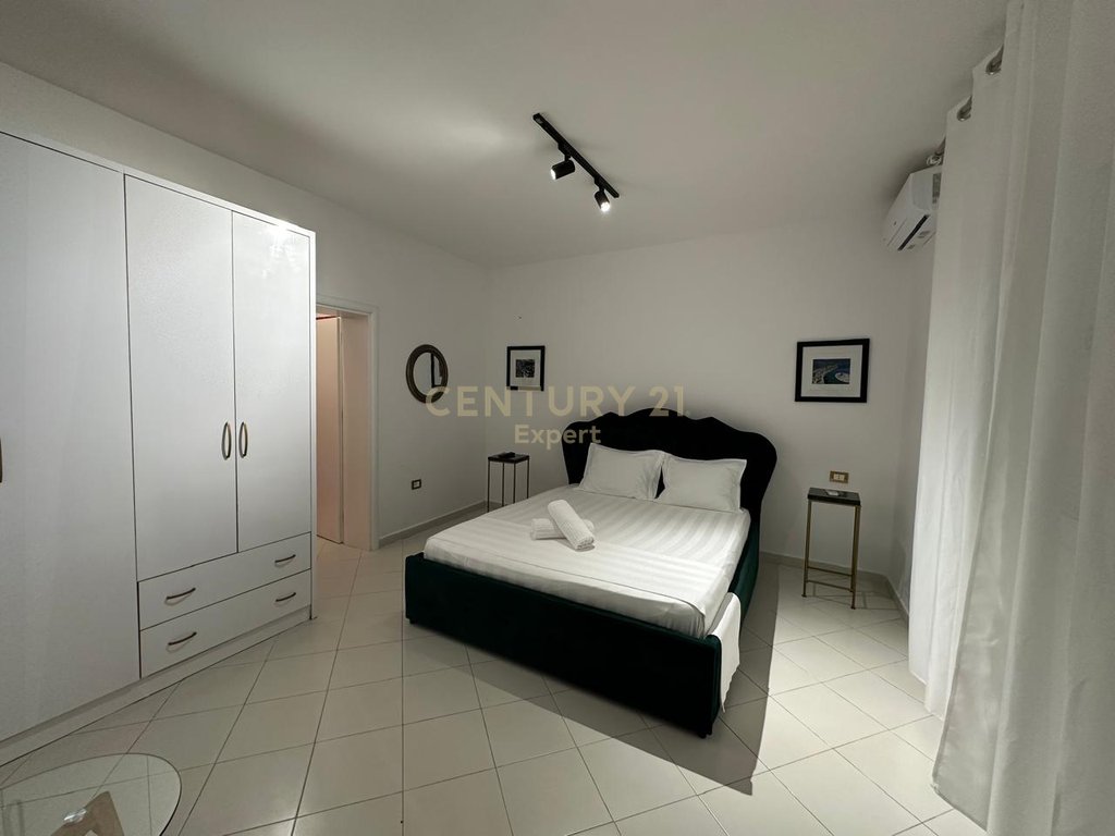 Apartament 1+1+post parkimi per qira në Vlorë