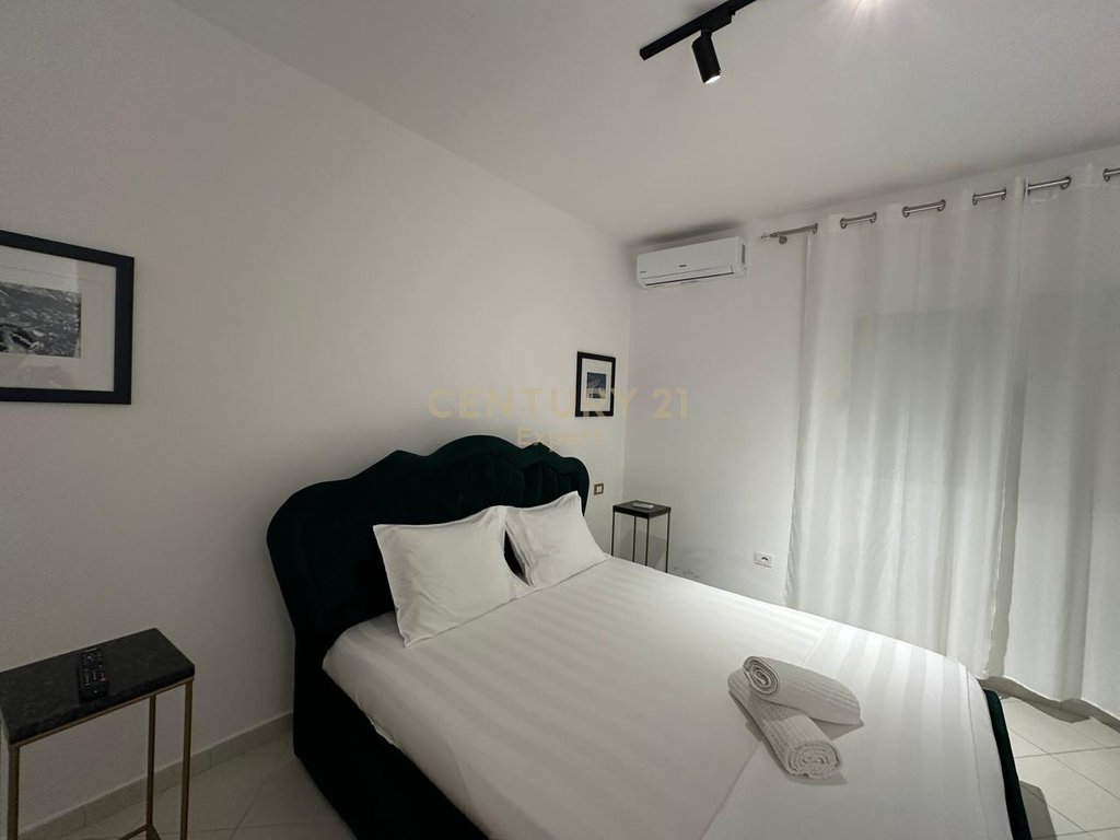 Apartament 1+1+post parkimi per qira në Vlorë