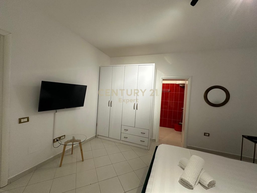 Apartament 1+1+post parkimi per qira në Vlorë