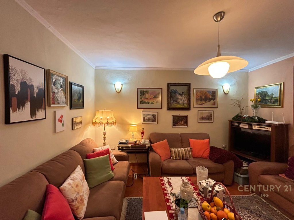 APARTAMENT 2+1 PAS AMBASADES AMERIKANE