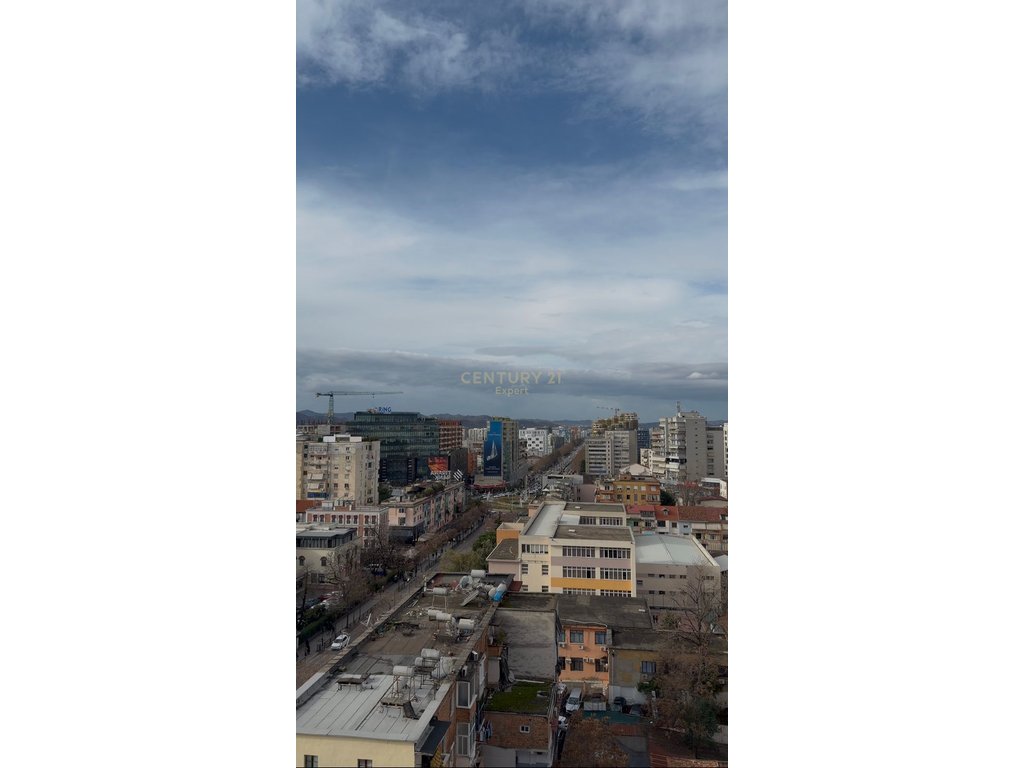 Japim me qira ambjent 2+1 per zyra ne Rrugen e Durresit!