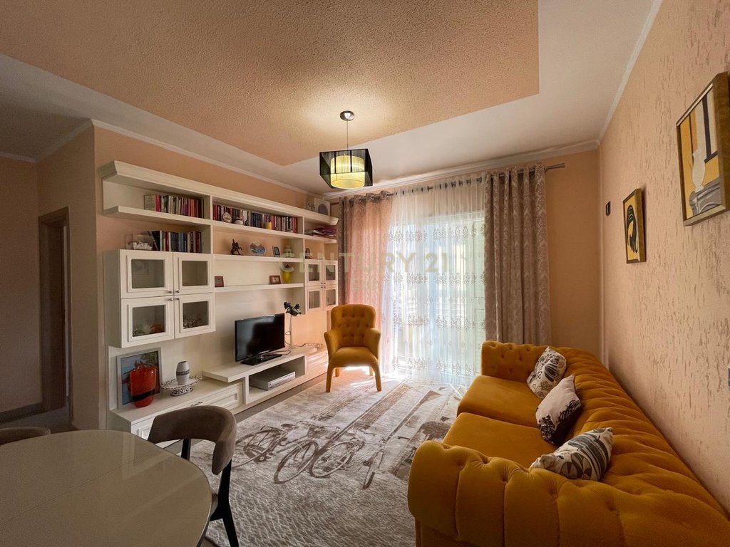 Jepet me Qira Apartament 3+1+2 te Kopeshti " Sotir Noka , "Durrës  !