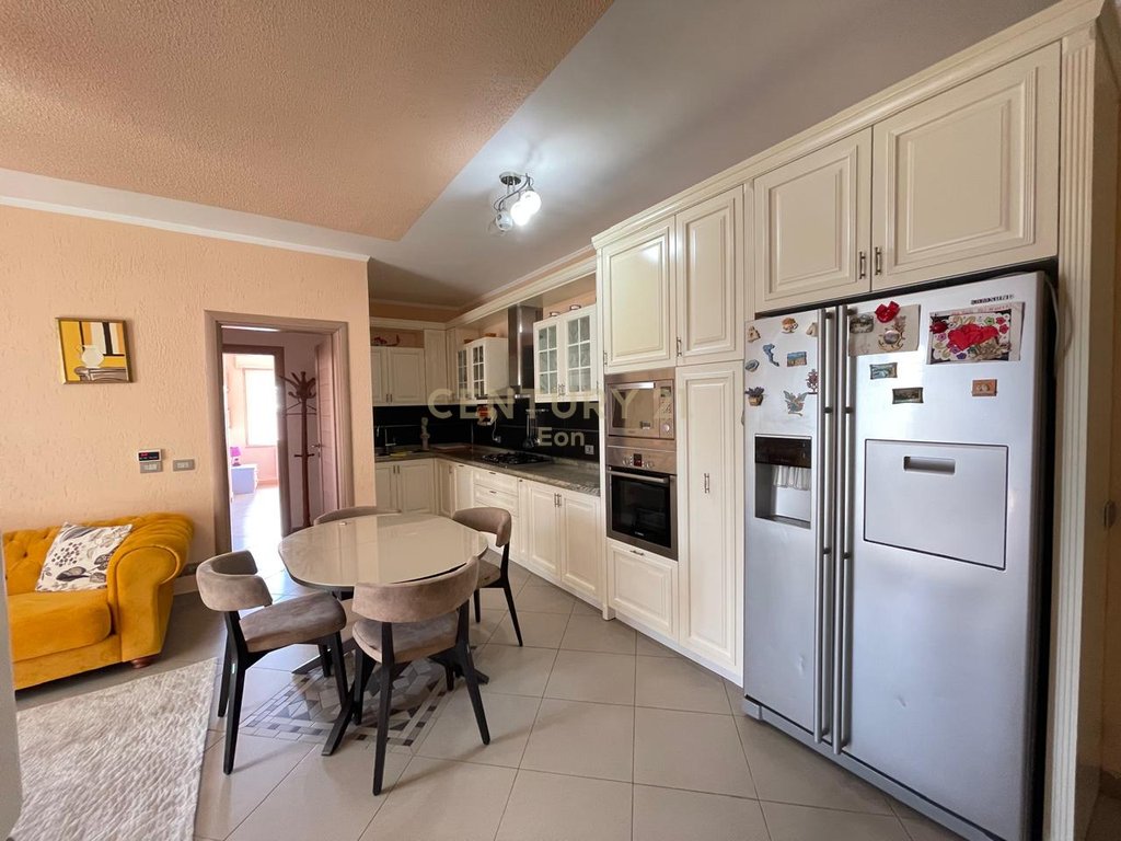 Jepet me Qira Apartament 3+1+2 te Kopeshti " Sotir Noka , "Durrës  !