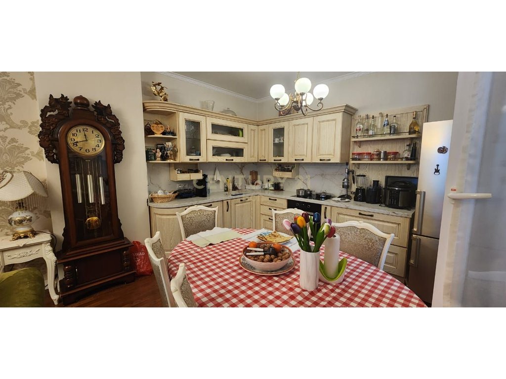 JEPET ME QERA APARTAMENT 2+1+2 PRANE AMFITEATRIT, DURRES !