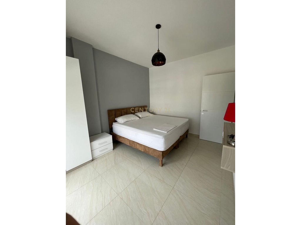 Apartament 1+1 Me Qira në Golem !