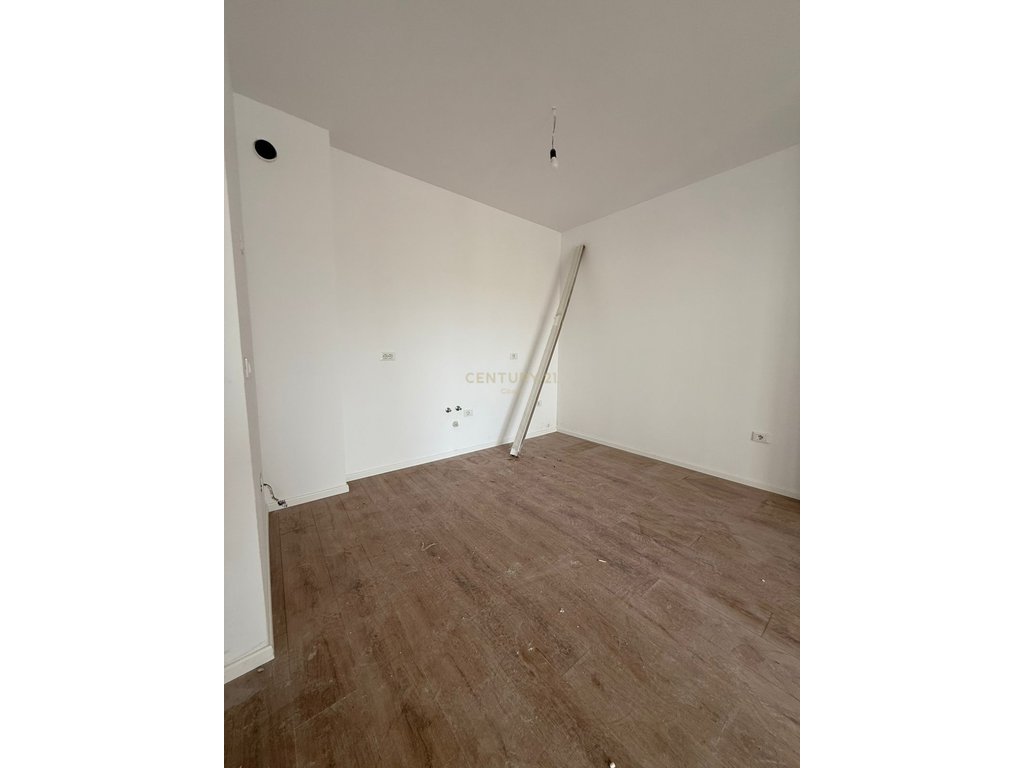 Shitet Apartament 1+1 pranë “Lungomere 1”