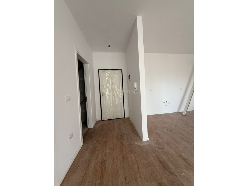 Shitet Apartament 1+1 pranë “Lungomere 1”