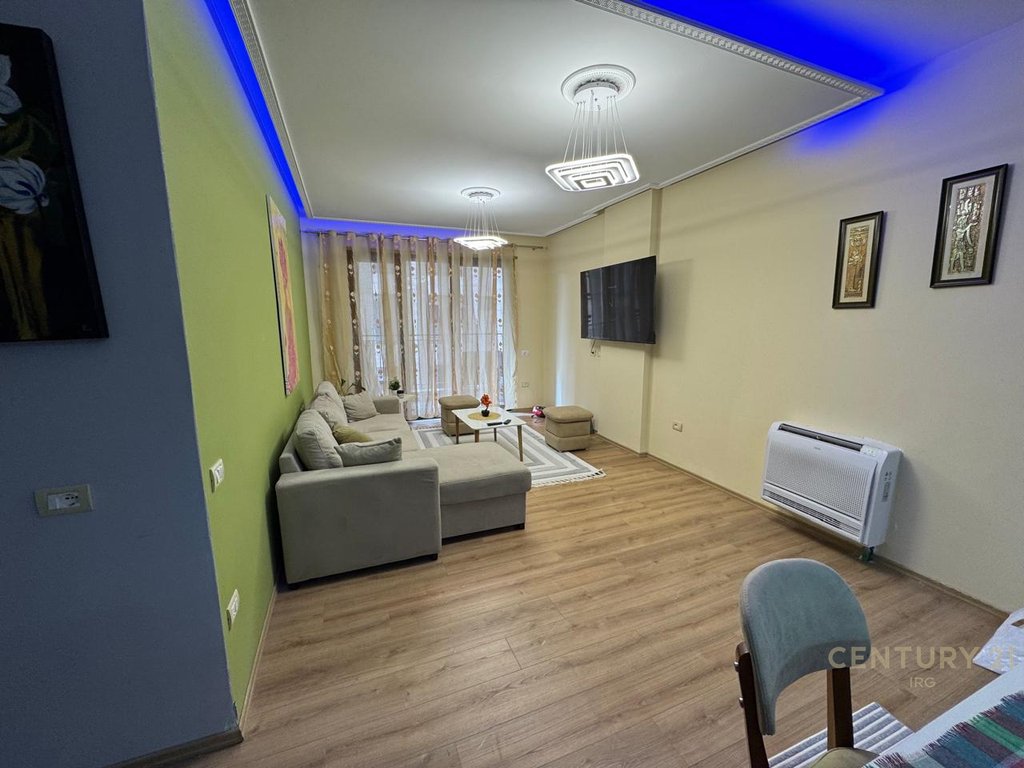 JEPET ME QIRA APARTAMENT  TEK LIQENI THATE!