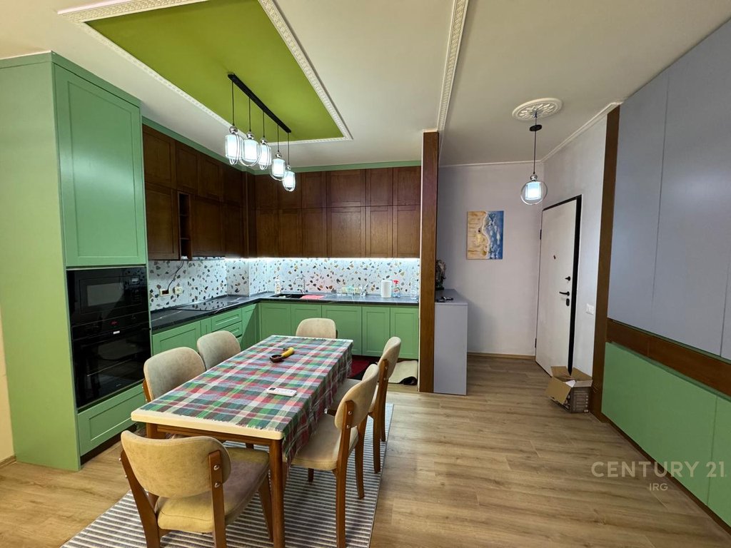 JEPET ME QIRA APARTAMENT  TEK LIQENI THATE!