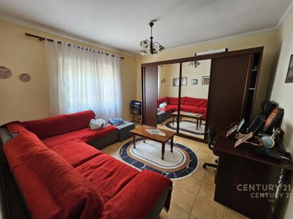 Shtëpi 2+1 (684 m² ) ne Shitje tek Casa Italia!