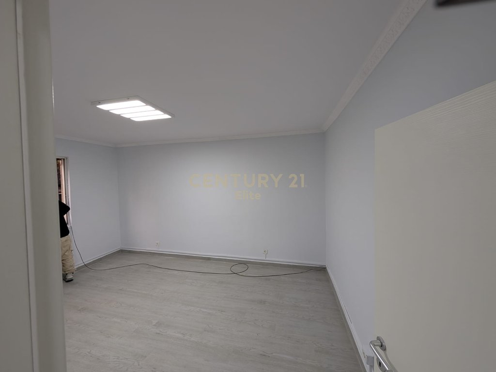 JEPET ME QIRA APARTAMENT 2+1 PËR ZYRA PRANË DIPLOMAT 2