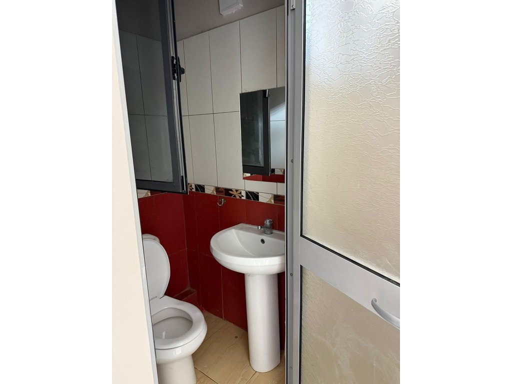 Ambient Komercial   Me Qira në Rruga e Elbasanit, Prane Xhamise Sauk, Tiranë -