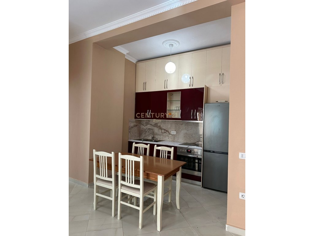 JEPET ME QERA APARTAMENTI 2+1 TEK SHKEMBI KAVAJES!