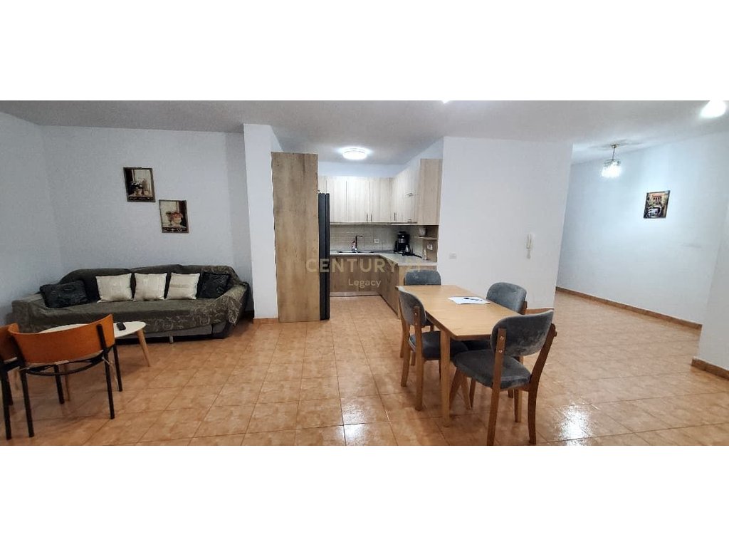 Jepet me qira apartament 3+1+2 afer Restorant Freskut