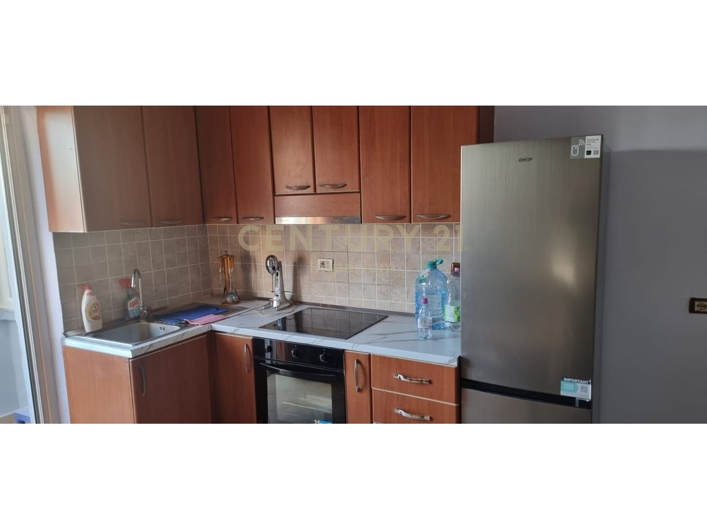 Apartament 2+1 për Qira në Kombinat!