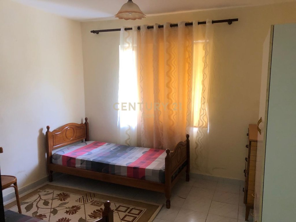 SHITET APARTAMENT KATI 0, 1+1 TEK CEZMA FERRES PRANE ZONES SE CURRILAVE NE DURRES !