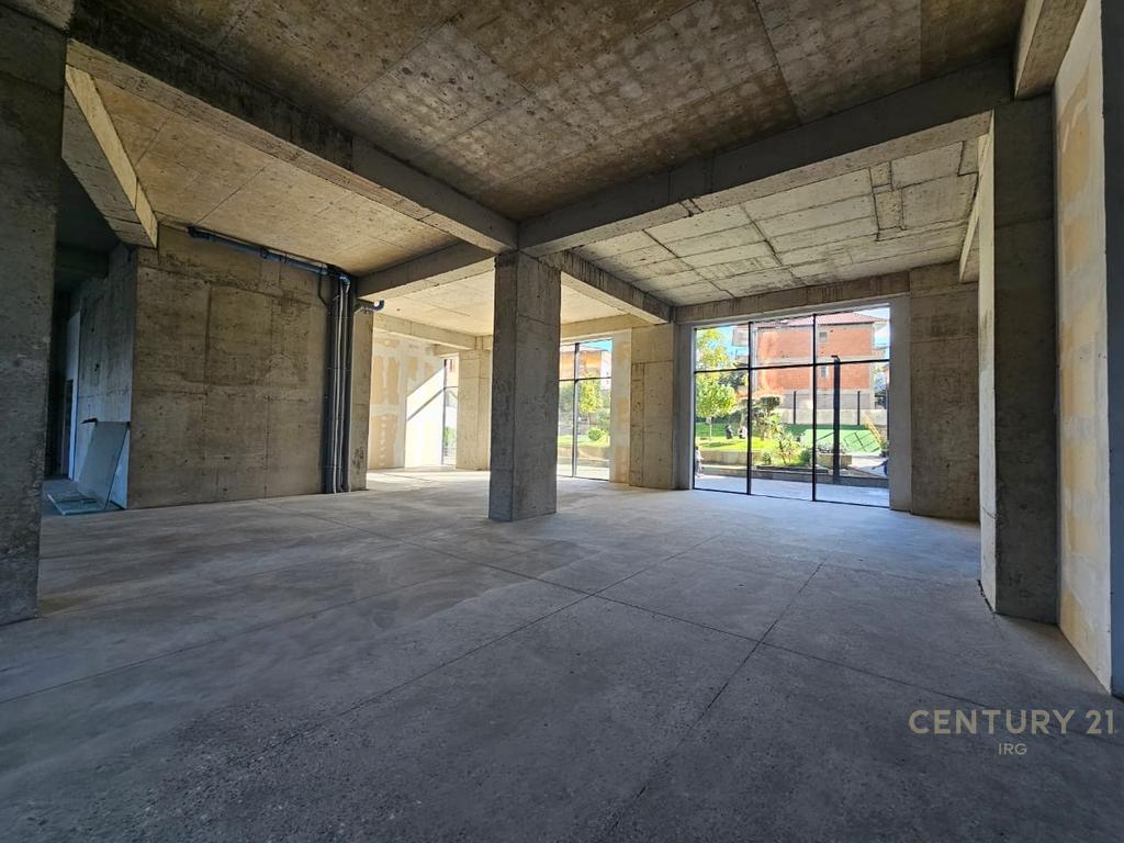 Godinë 10-Katëshe në Rrugën e Kavajës – 4 500 m² Ndërtim