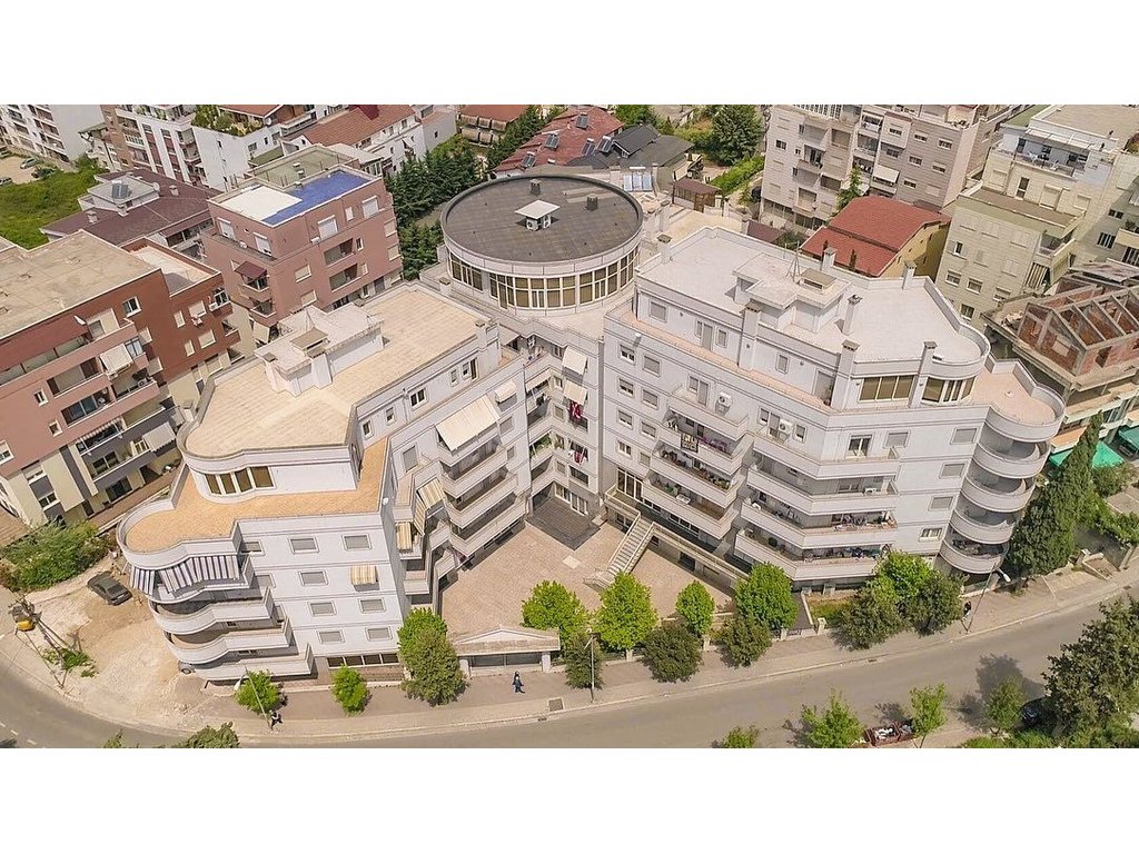 Fresk, Tiranë- Shitet Depo/Garazh 156 m²