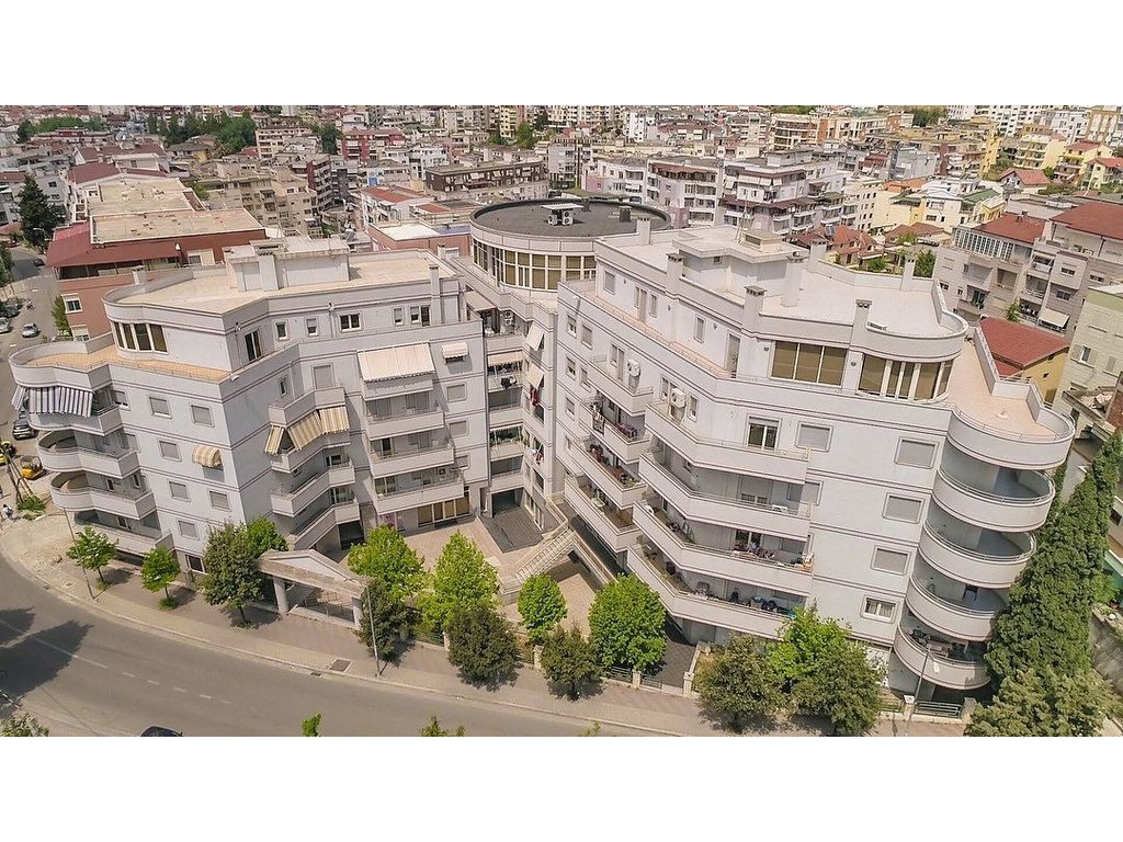 Fresk, Tiranë- Shitet Depo/Garazh 156 m²
