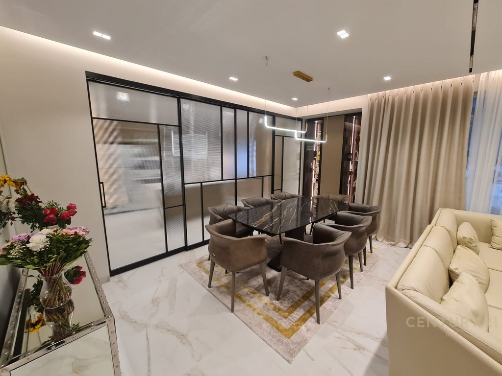 Apartament 4+1+3 Premium Modern për shitje në Komunën e Parisit!