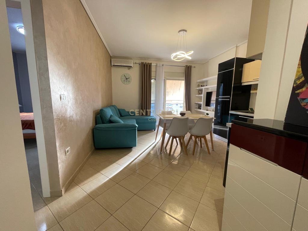 APARTAMENT 1+1 ME QIRA PRANE KONSULLATES ,NE LUNGOMARE!!!