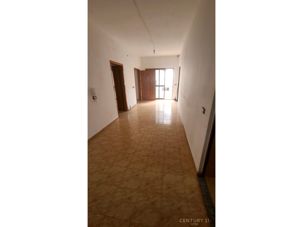Hapësirë multifunksionale  Me Qira te Globe, Tiranë - 3200€ | 600 m²