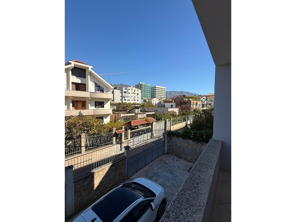 Vilë 2+1 Me Qira në Porcelan,prane UET, Tiranë .